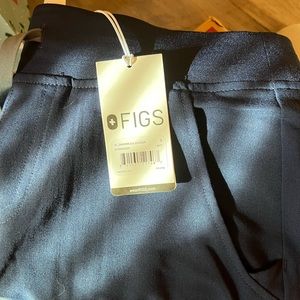 2 brand new jogger scrubs from FIGS (with tags)